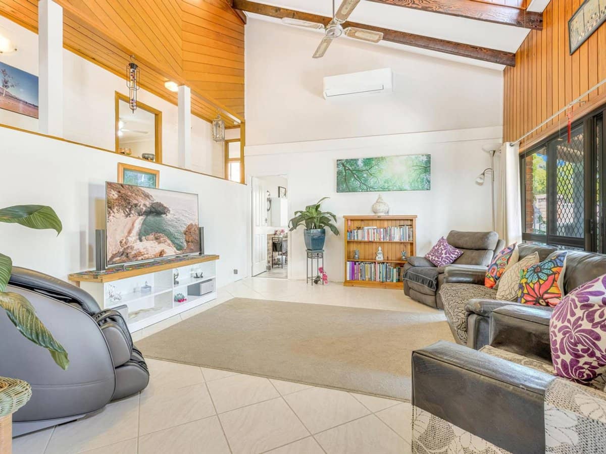 22 Widgee Avenue, BANORA POINT - Thumbnail 5