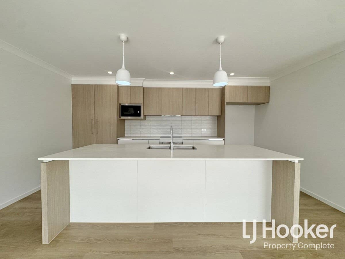 6 Mali Way, LOGAN VILLAGE - Thumbnail 1