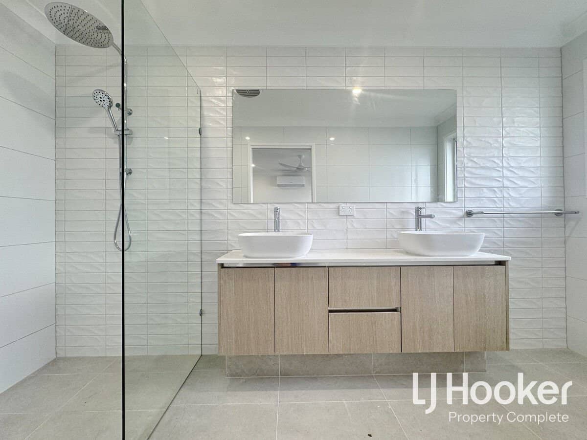 6 Mali Way, LOGAN VILLAGE - Thumbnail 11