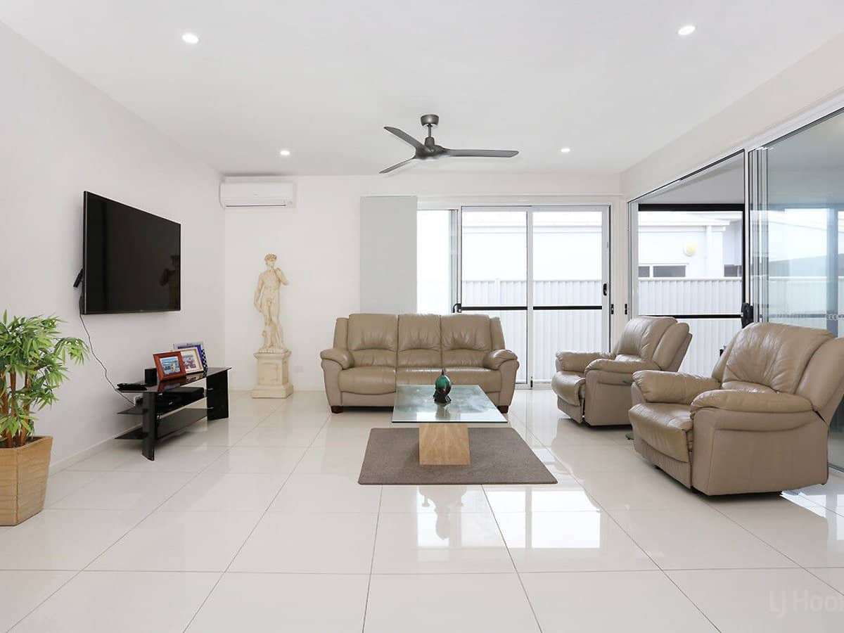 38 Deagon Drive, RUNAWAY BAY - Thumbnail 8