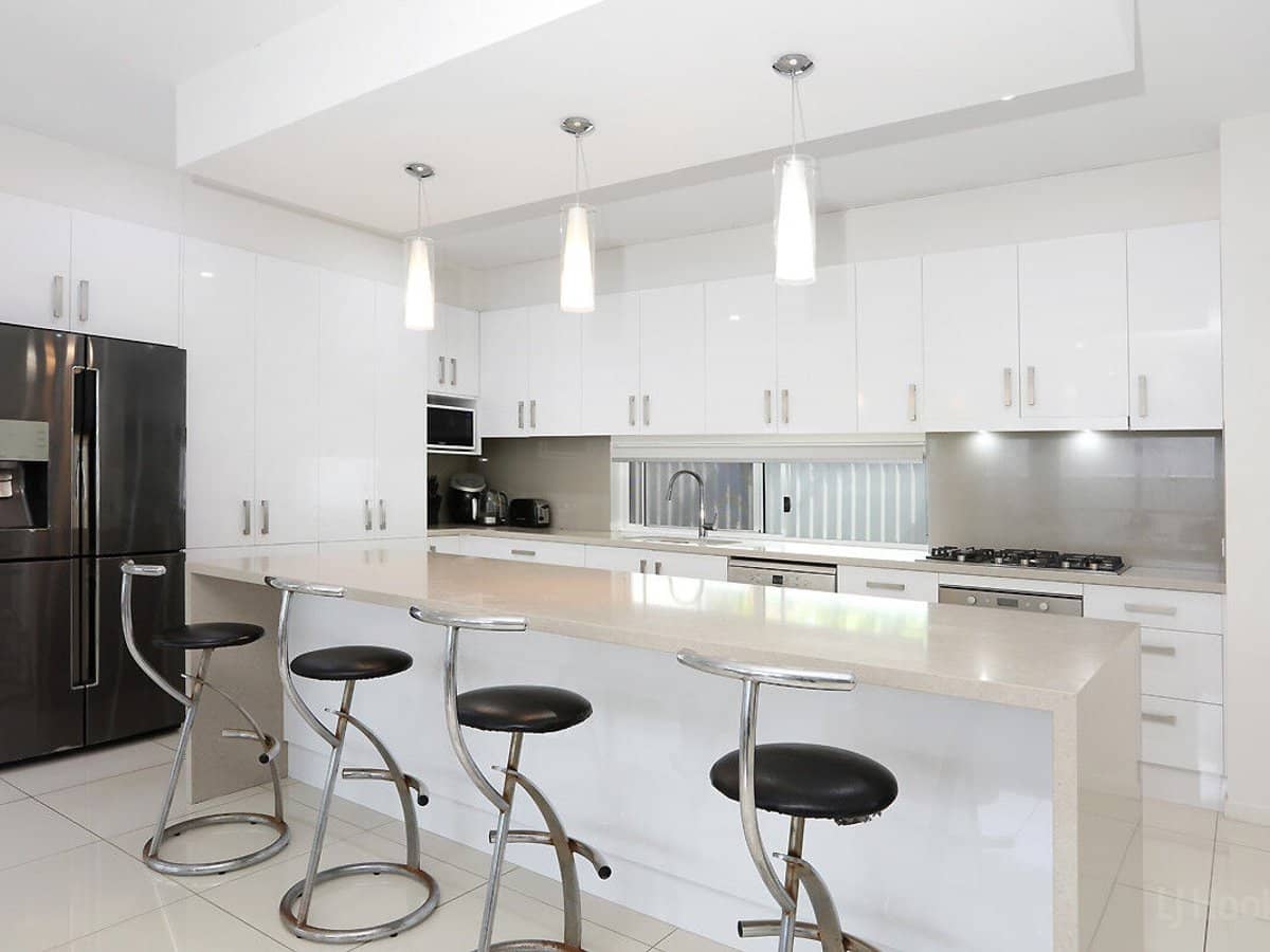 38 Deagon Drive, RUNAWAY BAY - Thumbnail 10