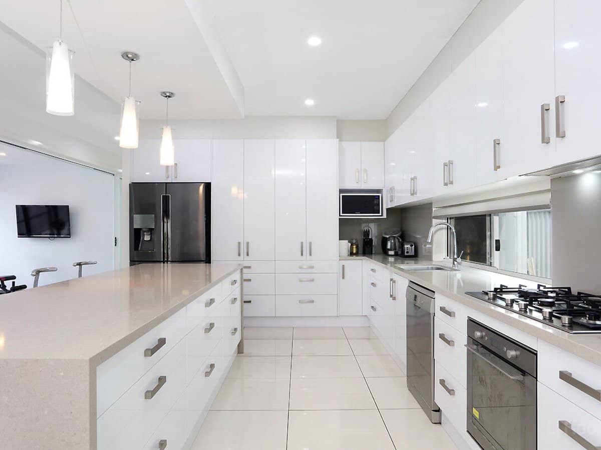 38 Deagon Drive, RUNAWAY BAY - Thumbnail 11