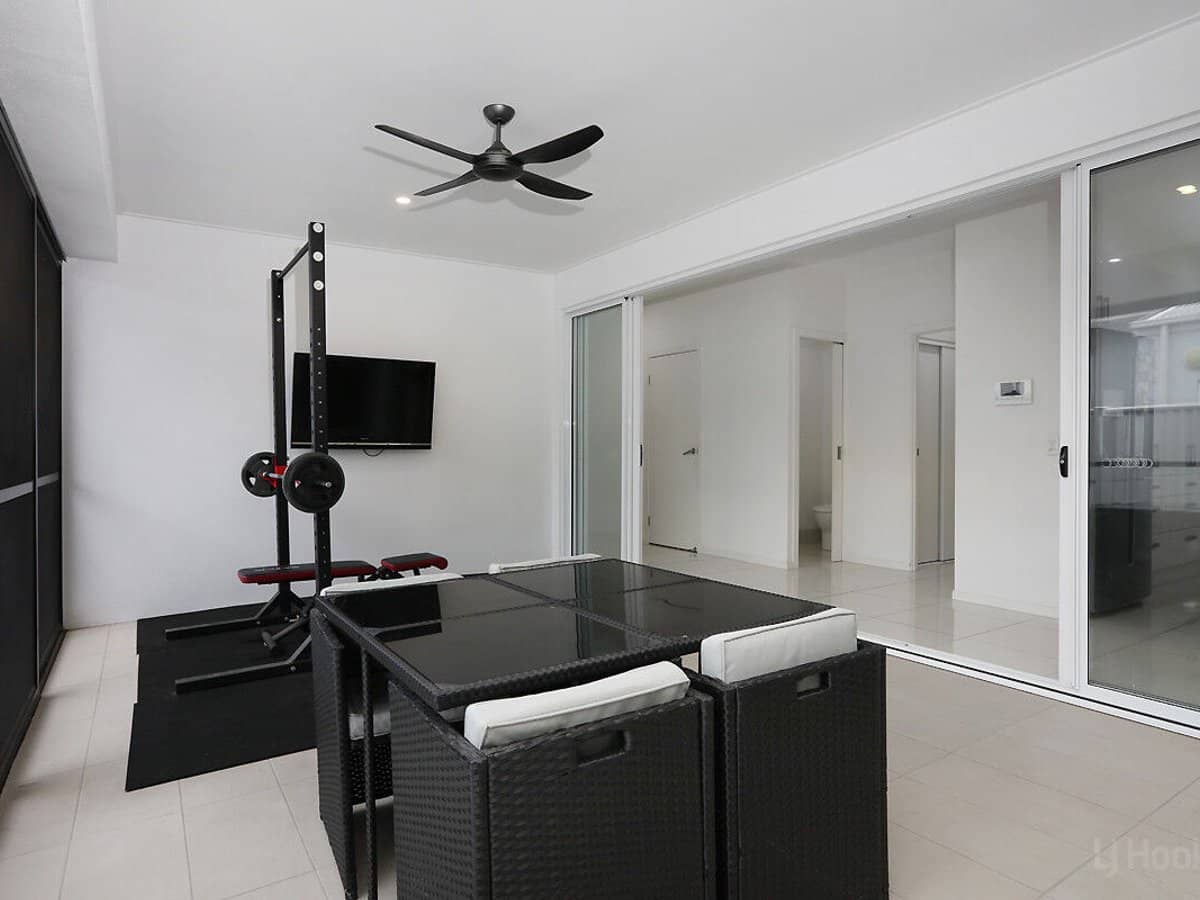 38 Deagon Drive, RUNAWAY BAY - Thumbnail 12