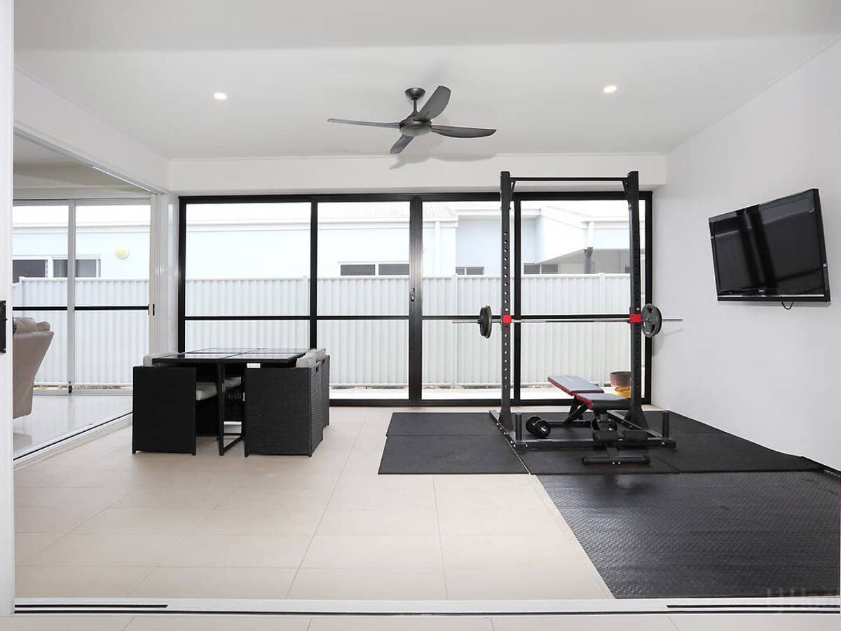 38 Deagon Drive, RUNAWAY BAY - Thumbnail 13