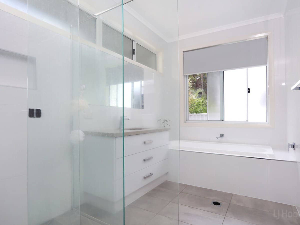 38 Deagon Drive, RUNAWAY BAY - Thumbnail 20