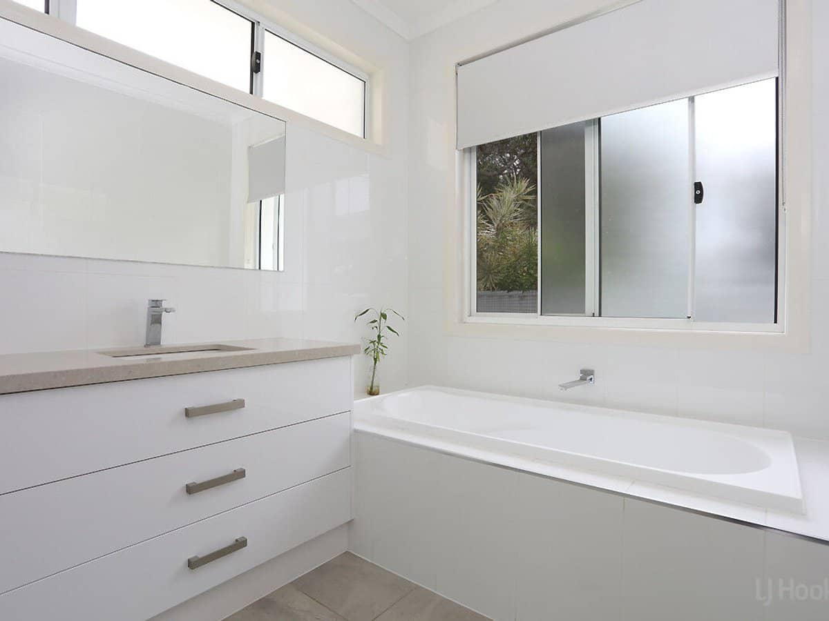 38 Deagon Drive, RUNAWAY BAY - Thumbnail 21