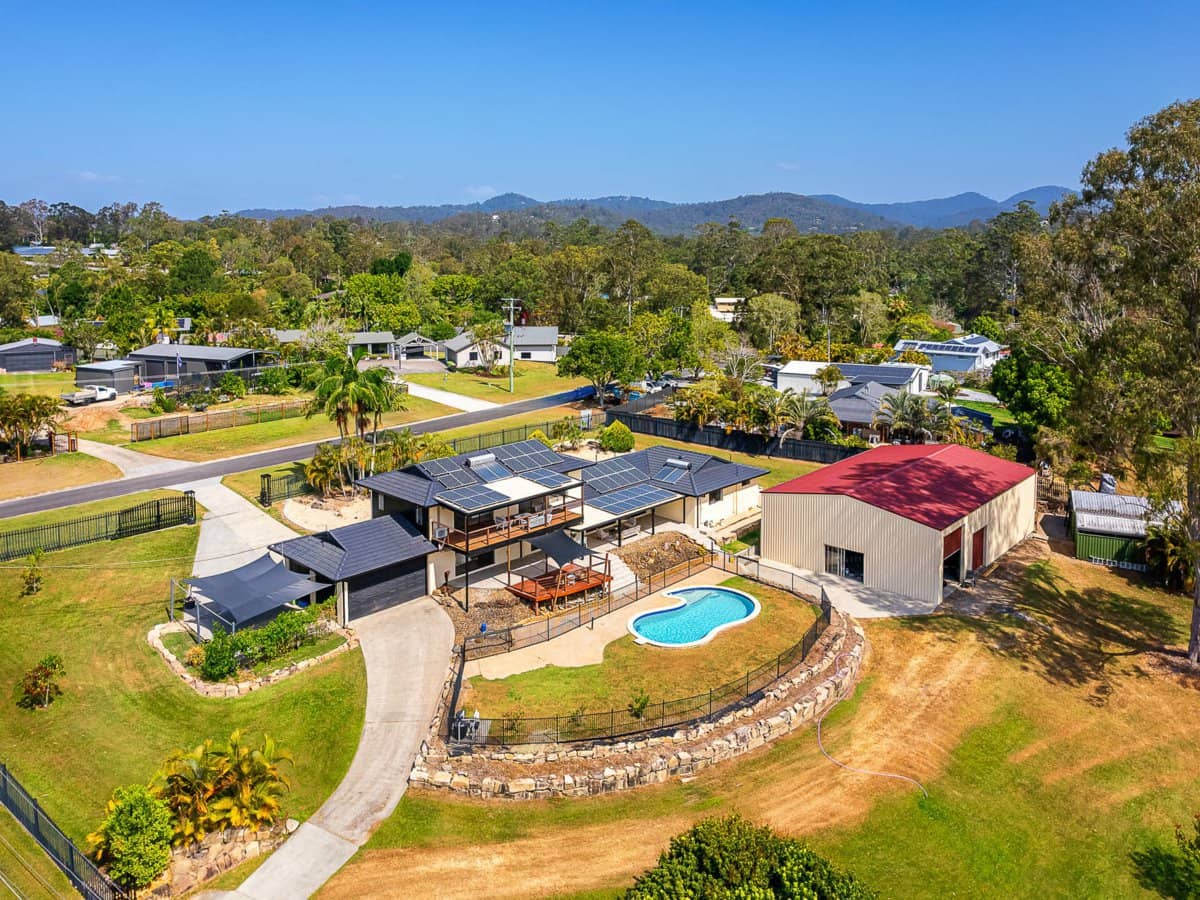 8 Todman Drive, MUDGEERABA - Thumbnail 1