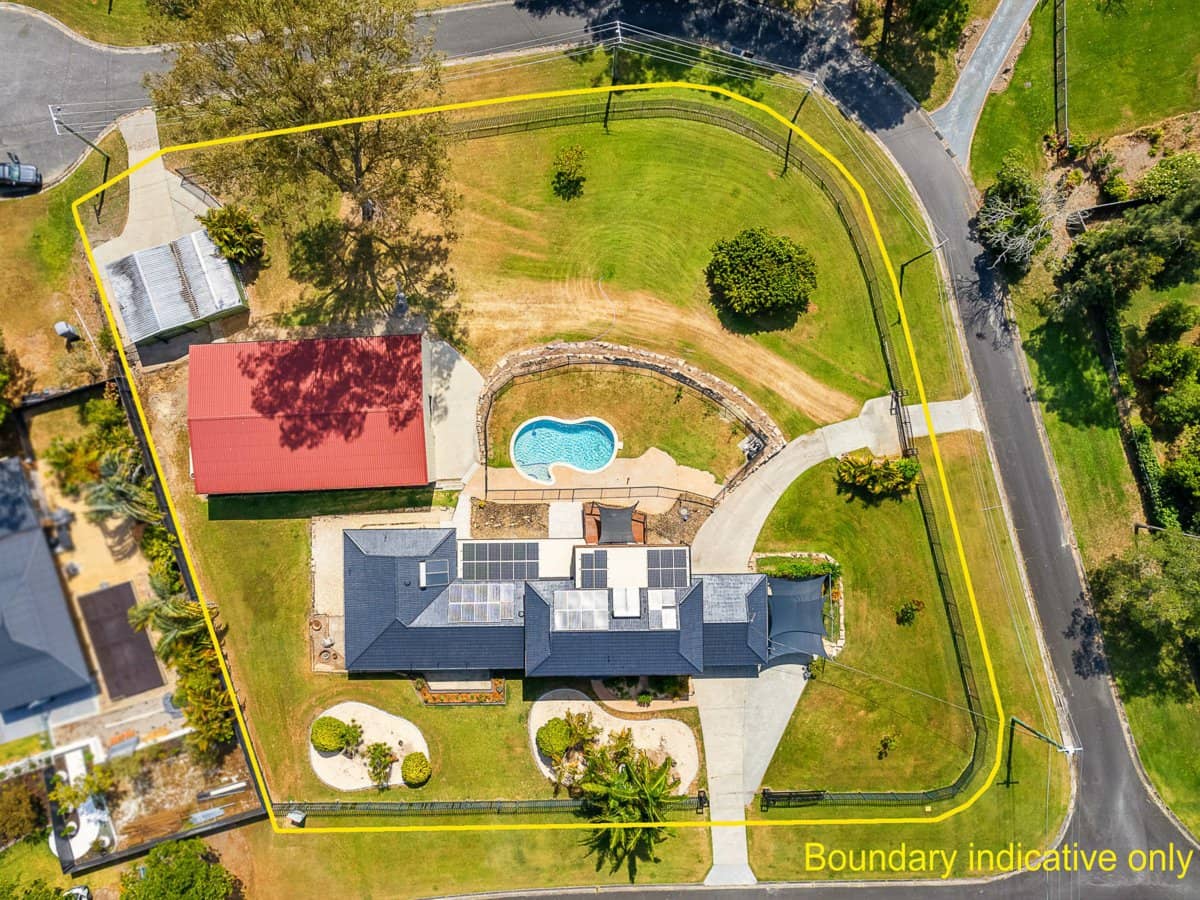 8 Todman Drive, MUDGEERABA - Thumbnail 2