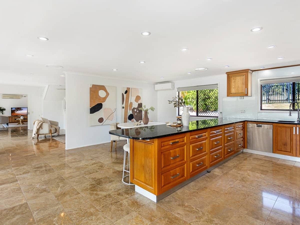 8 Todman Drive, MUDGEERABA - Thumbnail 16