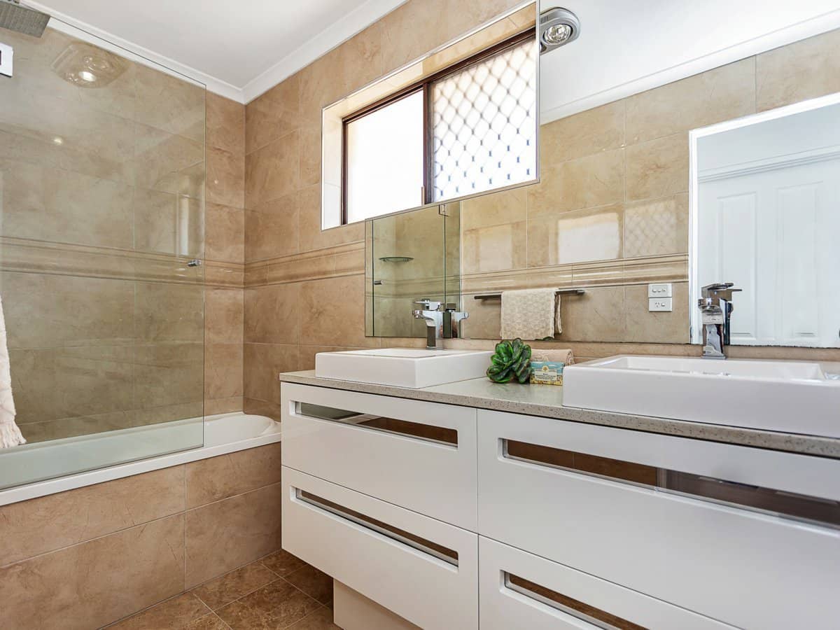 8 Todman Drive, MUDGEERABA - Thumbnail 24