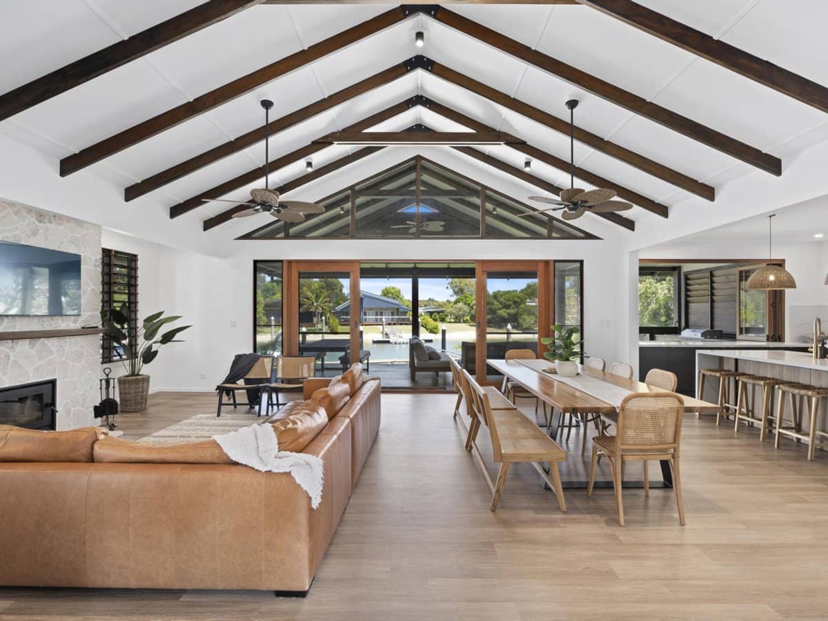 10 Kookaburra Crt, SOUTH STRADBROKE - Thumbnail 2