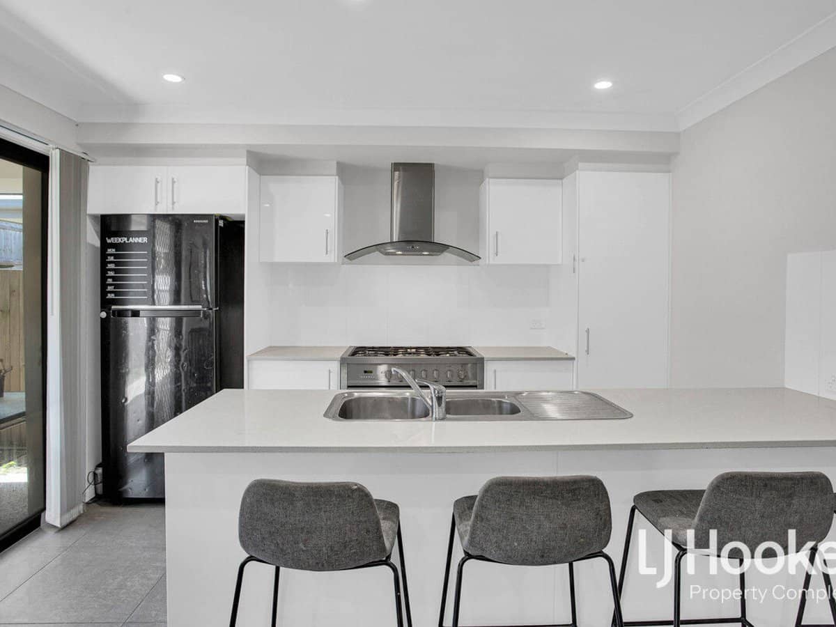 7 Dolostone Street, YARRABILBA - Thumbnail 1