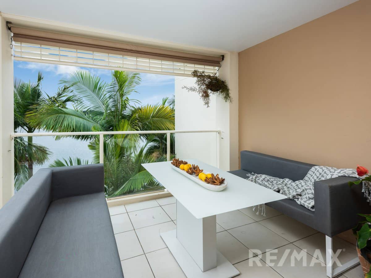 251 Varsity Parade, VARSITY LAKES - Thumbnail 3