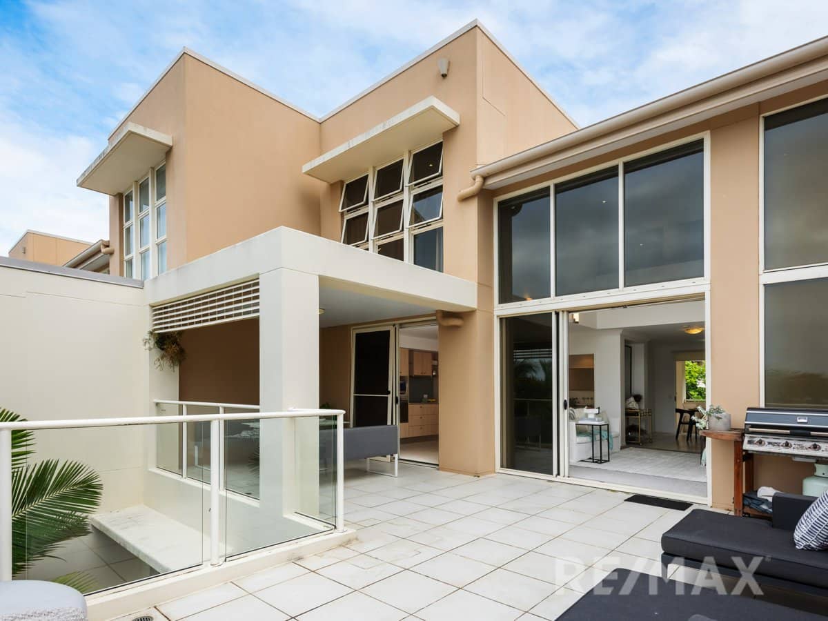 251 Varsity Parade, VARSITY LAKES - Thumbnail 6