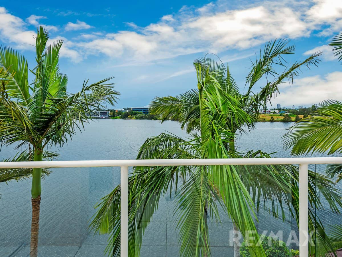 251 Varsity Parade, VARSITY LAKES - Thumbnail 8