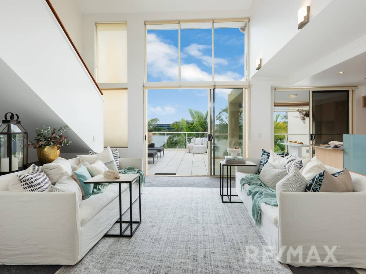 251 Varsity Parade, VARSITY LAKES - Thumbnail 9