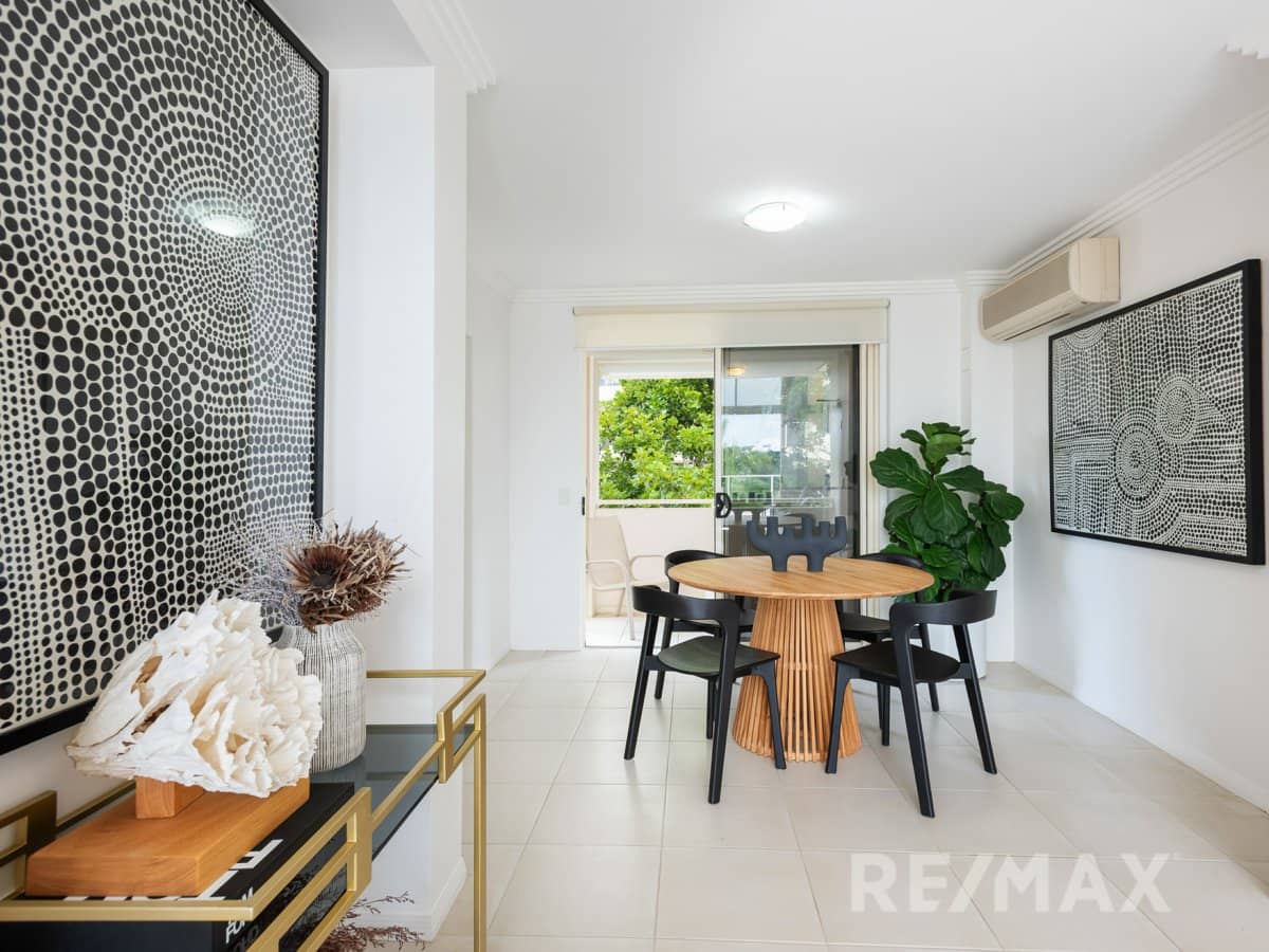 251 Varsity Parade, VARSITY LAKES - Thumbnail 10