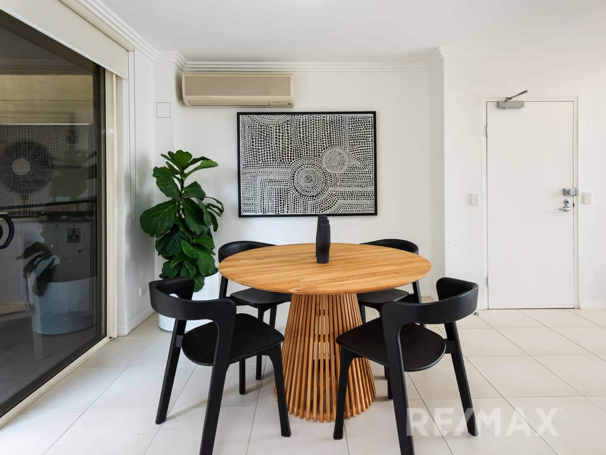 251 Varsity Parade, VARSITY LAKES - Thumbnail 11