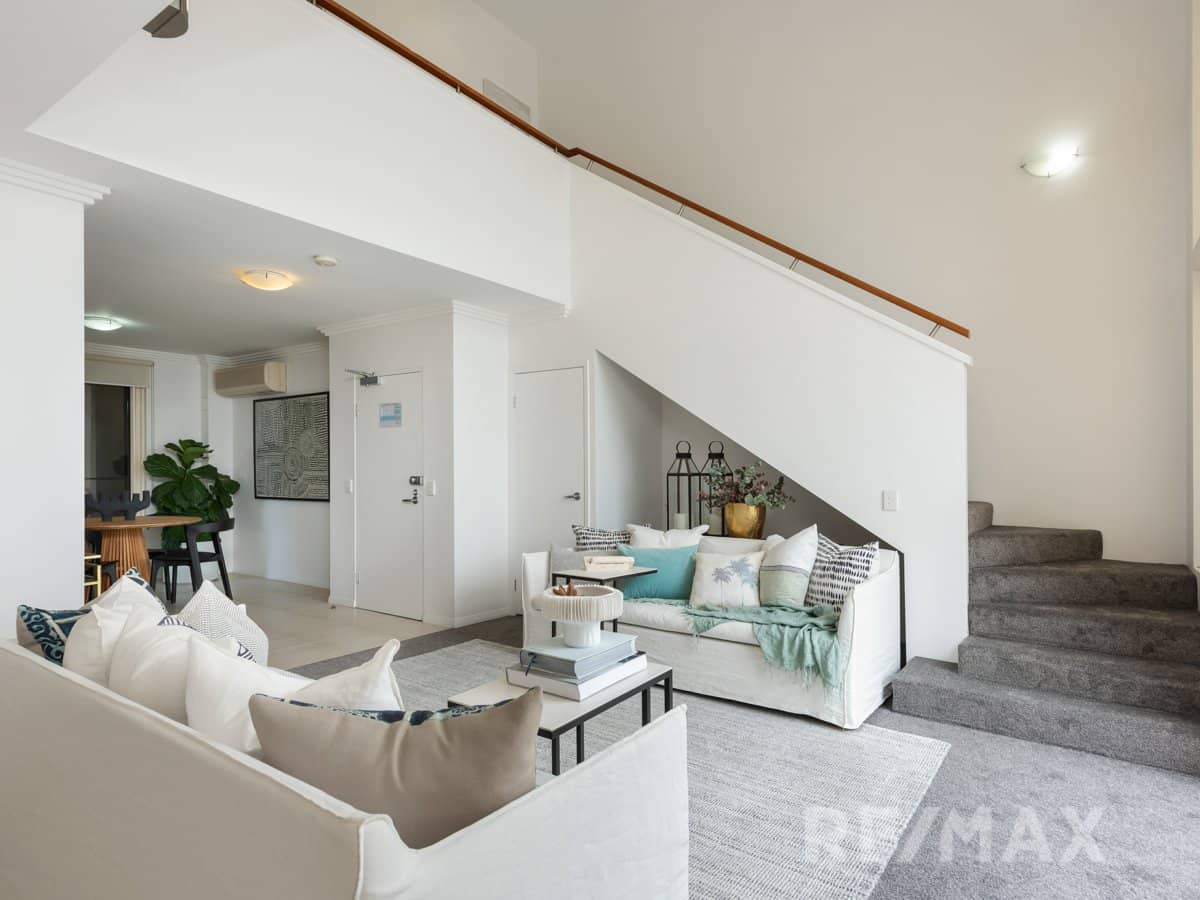 251 Varsity Parade, VARSITY LAKES - Thumbnail 12