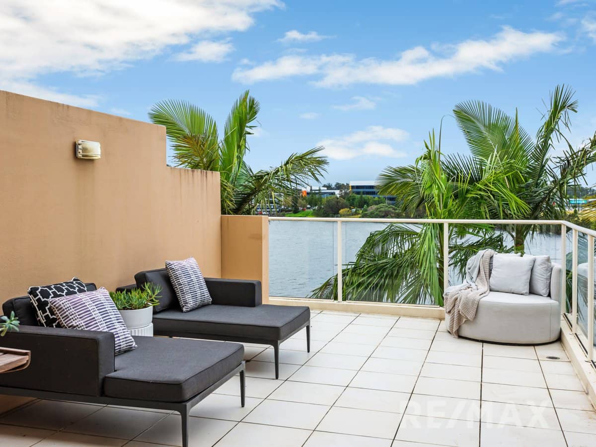 251 Varsity Parade, VARSITY LAKES - Thumbnail 14