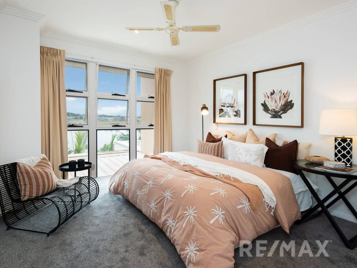 251 Varsity Parade, VARSITY LAKES - Thumbnail 15