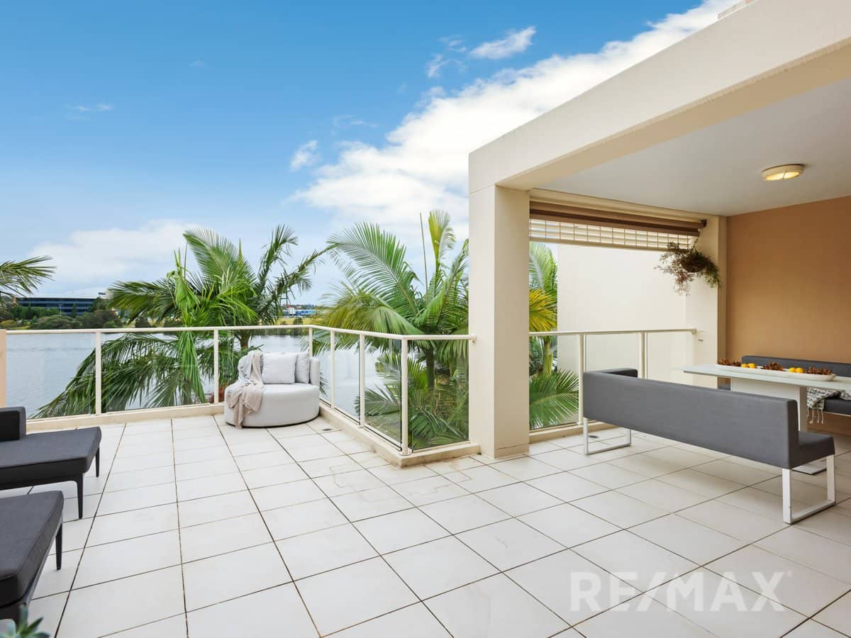 251 Varsity Parade, VARSITY LAKES - Thumbnail 21