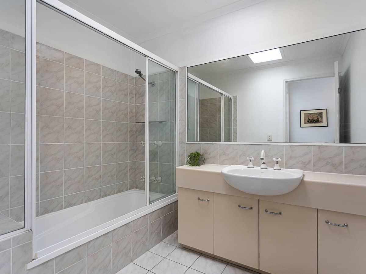 63 Saint Kevins Avenue, BENOWA - Thumbnail 21