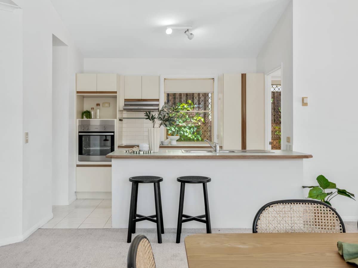 7 Tiffany Close, ROBINA - Thumbnail 2