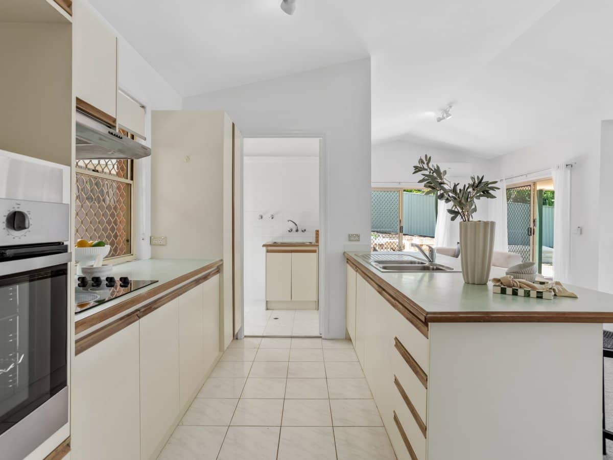 7 Tiffany Close, ROBINA - Thumbnail 8