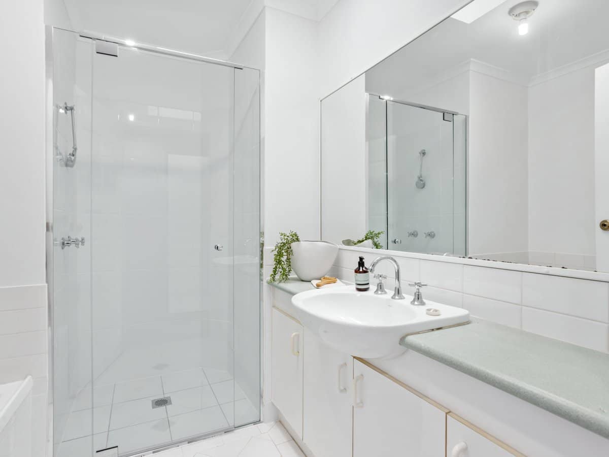 7 Tiffany Close, ROBINA - Thumbnail 10