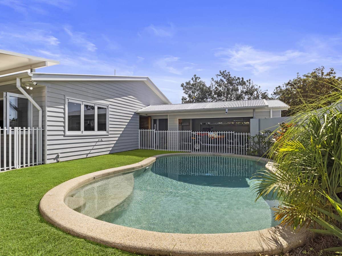 6 Dotterel Drive, BURLEIGH WATERS - Thumbnail 4