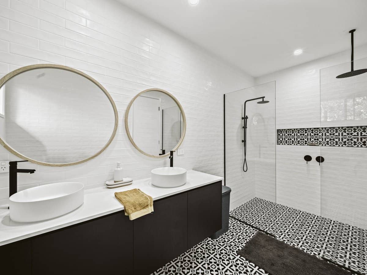 6 Dotterel Drive, BURLEIGH WATERS - Thumbnail 5