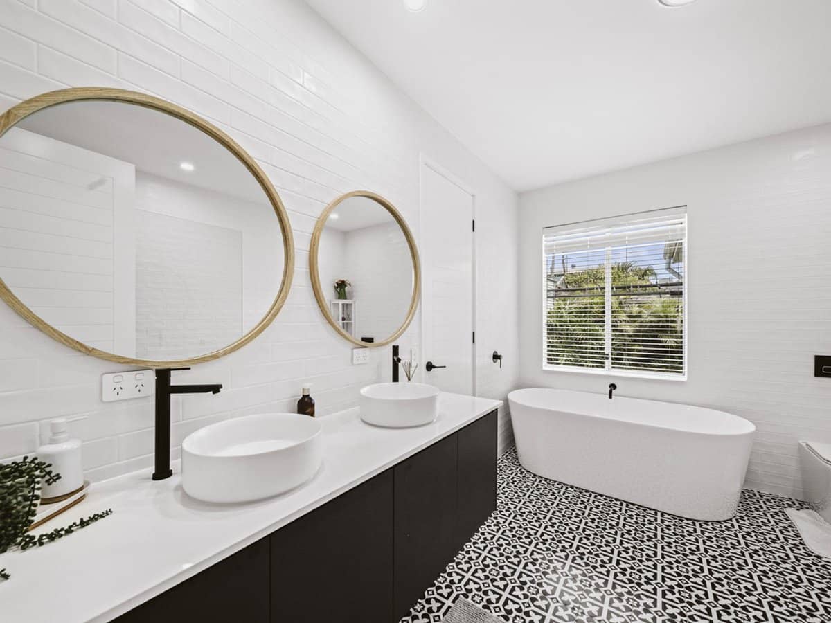 6 Dotterel Drive, BURLEIGH WATERS - Thumbnail 7