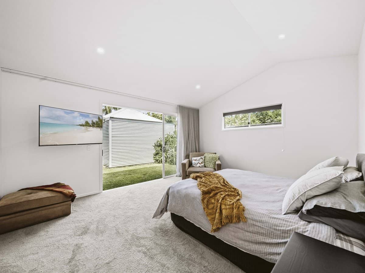 6 Dotterel Drive, BURLEIGH WATERS - Thumbnail 8