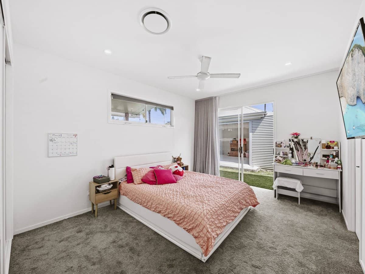 6 Dotterel Drive, BURLEIGH WATERS - Thumbnail 10