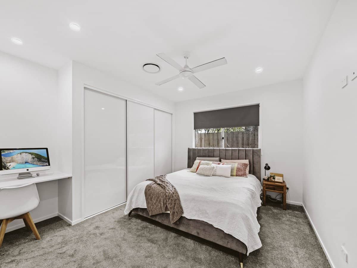 6 Dotterel Drive, BURLEIGH WATERS - Thumbnail 11