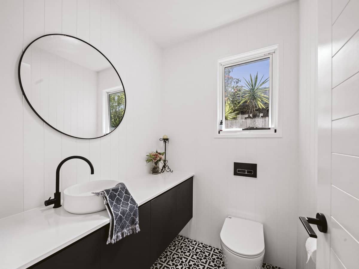 6 Dotterel Drive, BURLEIGH WATERS - Thumbnail 14