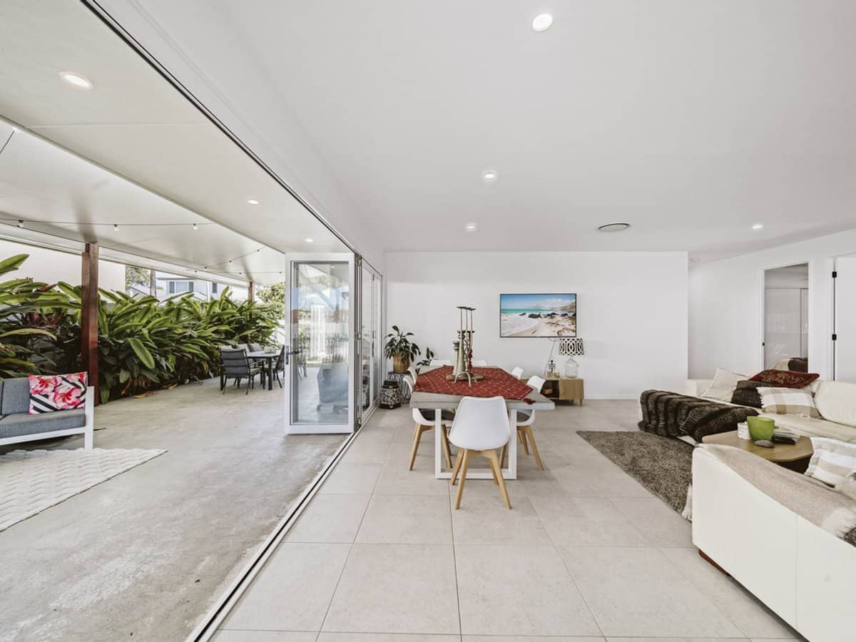 6 Dotterel Drive, BURLEIGH WATERS - Thumbnail 18