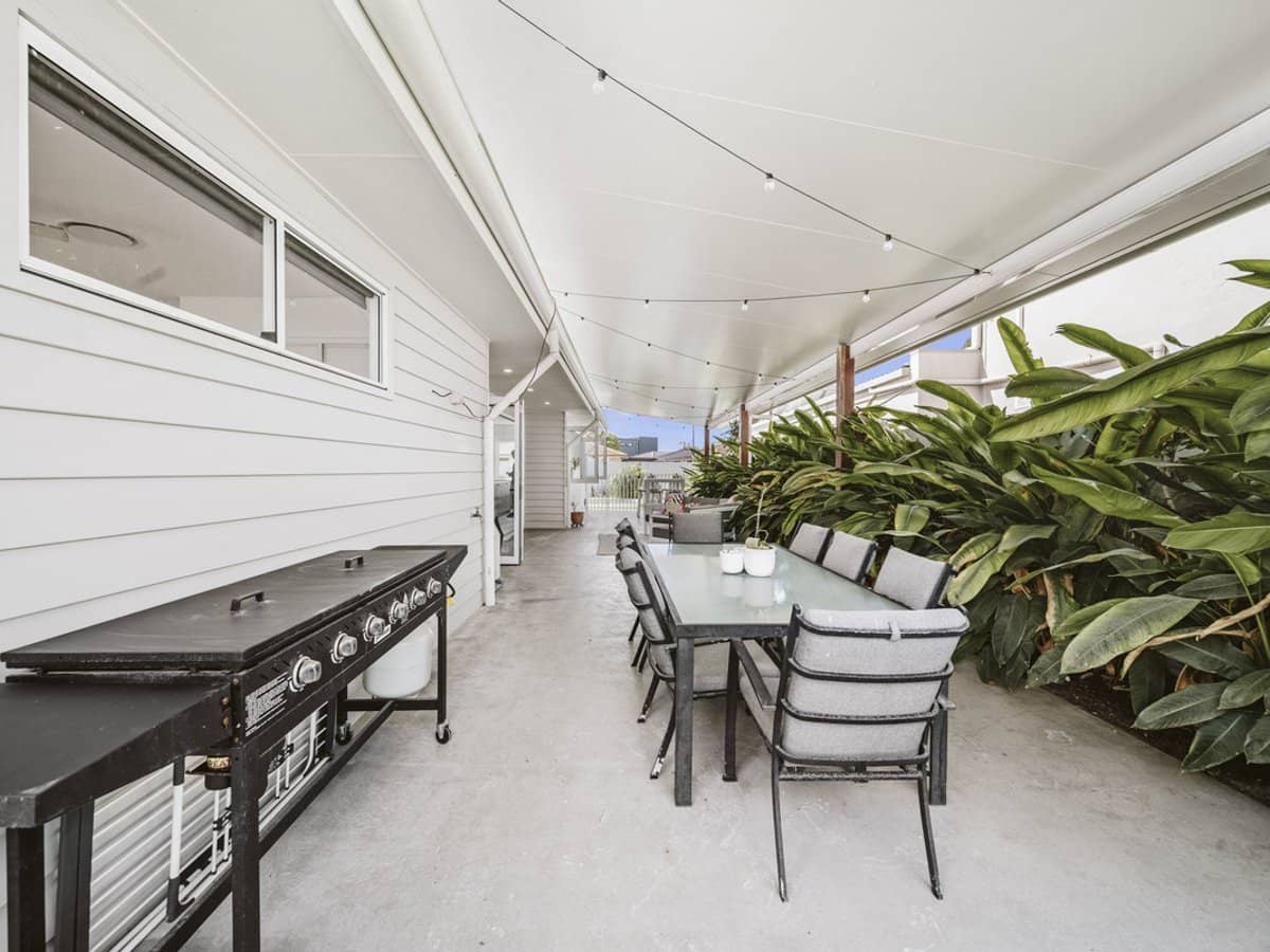 6 Dotterel Drive, BURLEIGH WATERS - Thumbnail 19