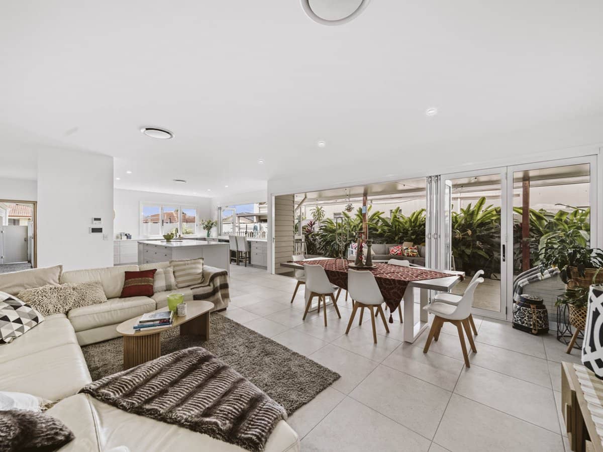 6 Dotterel Drive, BURLEIGH WATERS - Thumbnail 22