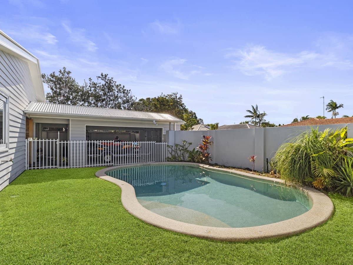 6 Dotterel Drive, BURLEIGH WATERS - Thumbnail 23
