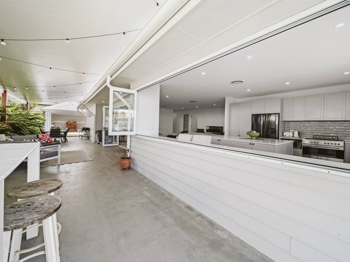 6 Dotterel Drive, BURLEIGH WATERS - Thumbnail 24