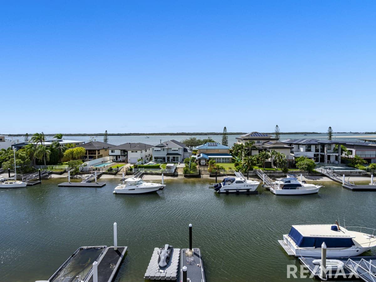 11 Canal Avenue, RUNAWAY BAY - Thumbnail 5