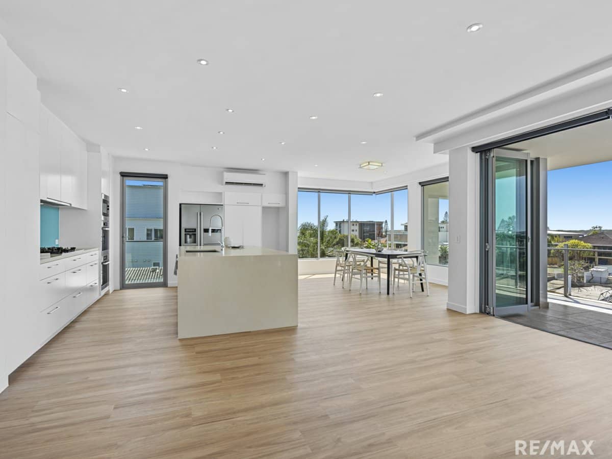 11 Canal Avenue, RUNAWAY BAY - Thumbnail 7