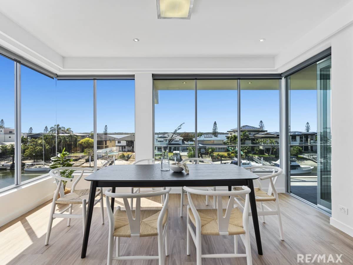 11 Canal Avenue, RUNAWAY BAY - Thumbnail 8