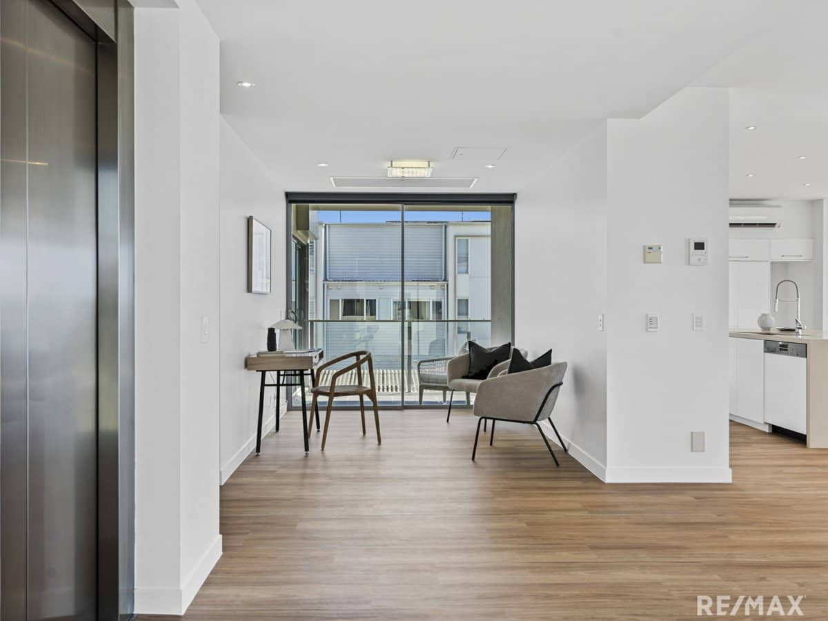 11 Canal Avenue, RUNAWAY BAY - Thumbnail 10