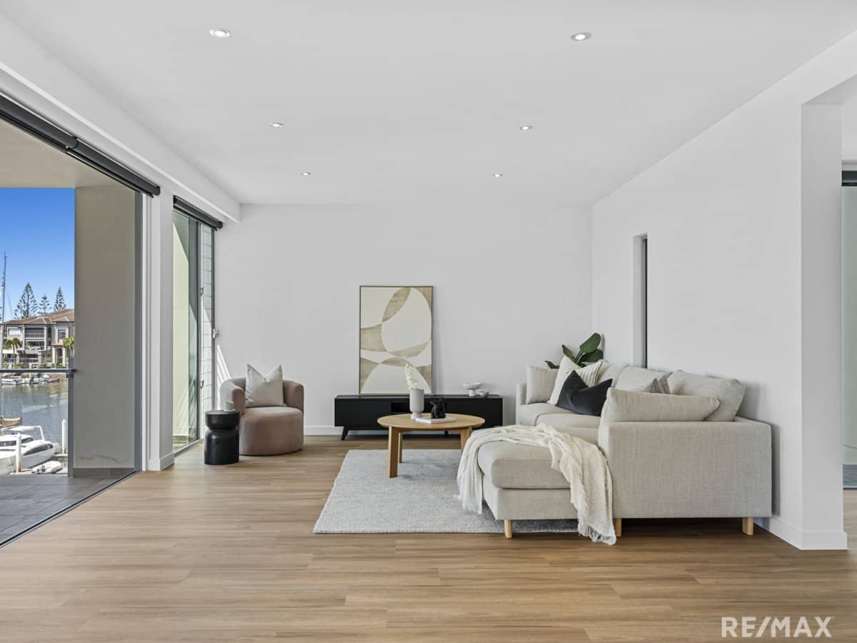 11 Canal Avenue, RUNAWAY BAY - Thumbnail 11