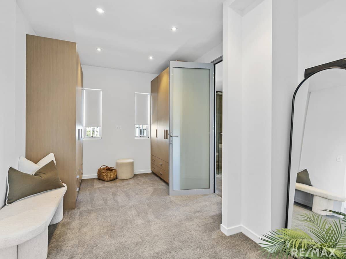 11 Canal Avenue, RUNAWAY BAY - Thumbnail 13