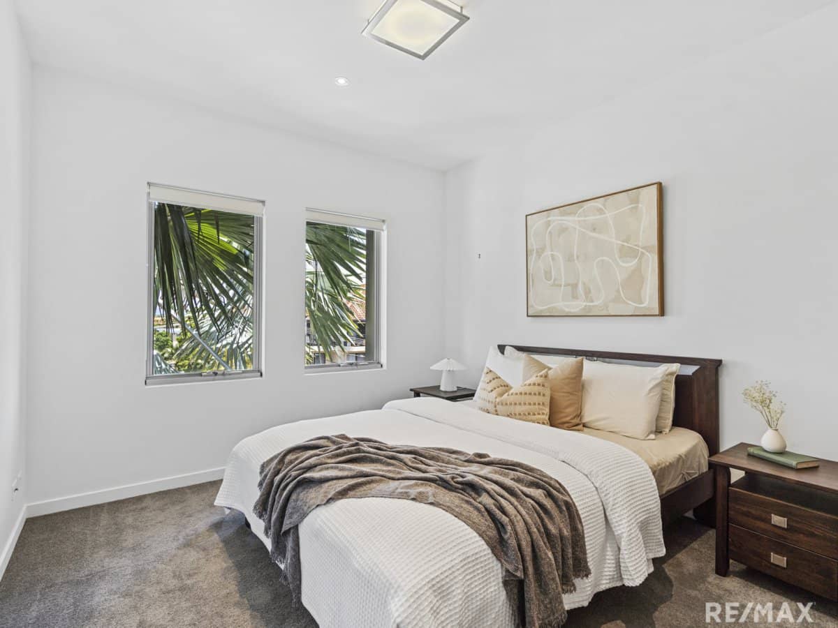 11 Canal Avenue, RUNAWAY BAY - Thumbnail 18