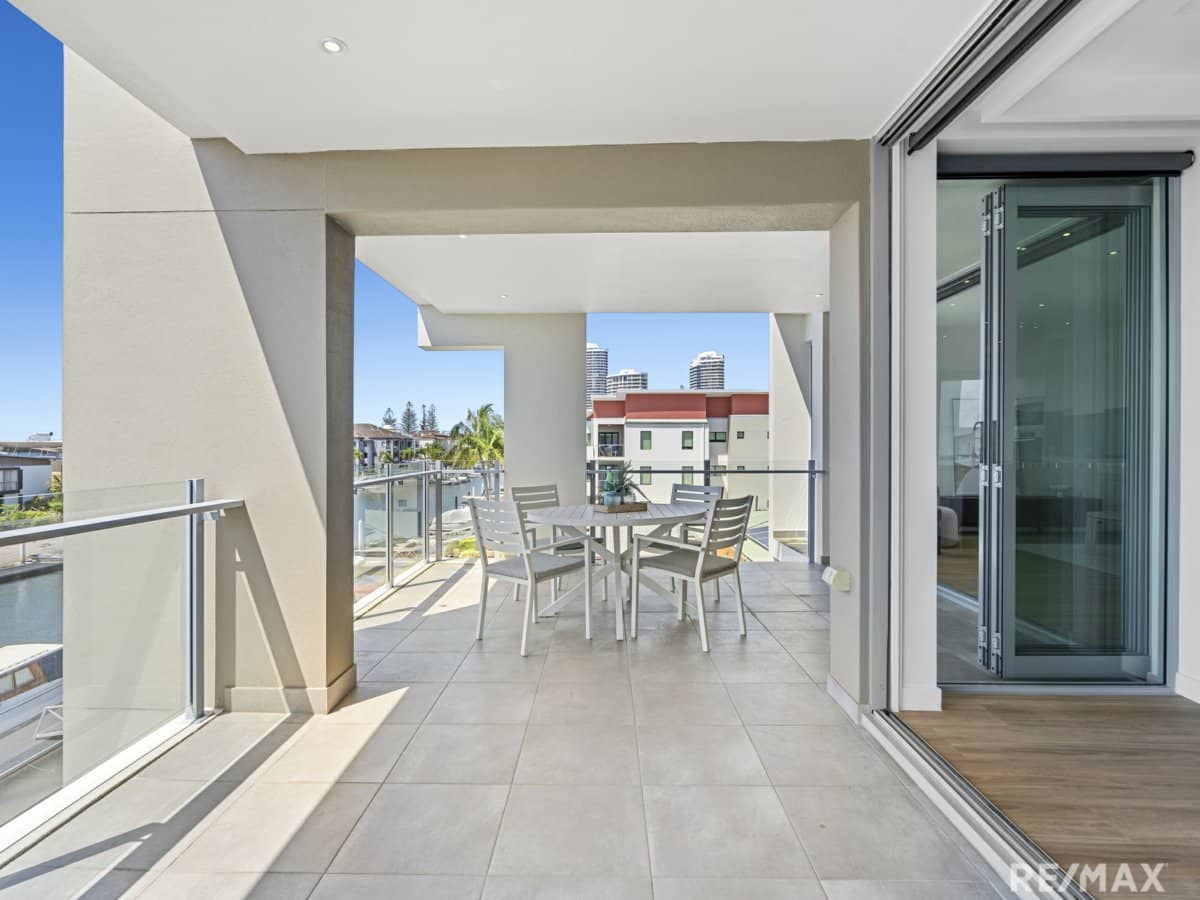 11 Canal Avenue, RUNAWAY BAY - Thumbnail 20